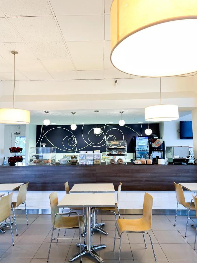 Rodd Moncton Hotel Екстериор снимка